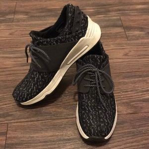Madden Girl Airratic Fabric Low Top Sneakers